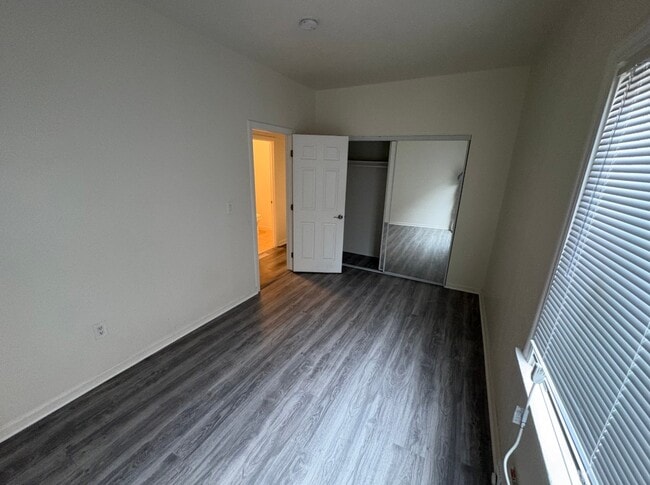 Foto del edificio - 342 W 10th St