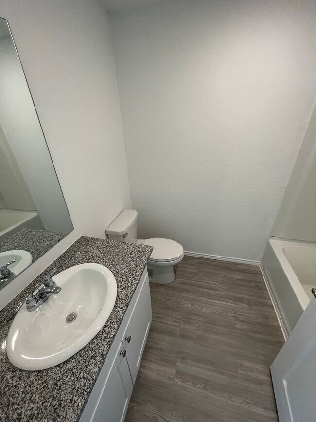 Foto del edificio - For Rent: Modern 3 Bed | 2 Bath | 2-Car Garage Home in Mission del Lago Community
