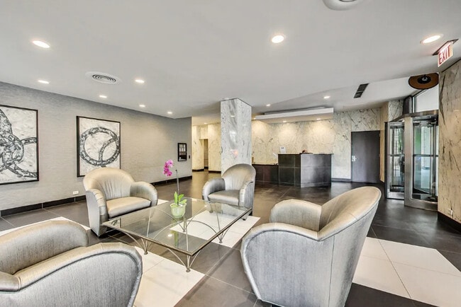 Building Photo - 222 E Pearson St