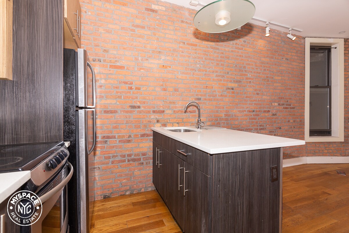 Foto principal - 410 Gates Ave