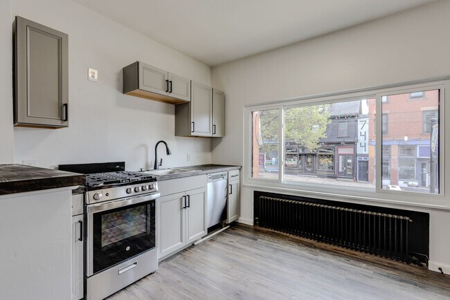 Building Photo - 747 E Warrington Ave