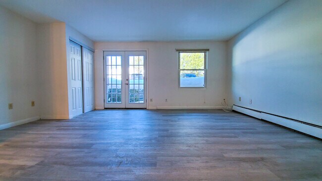 Building Photo - 256 Thurber St