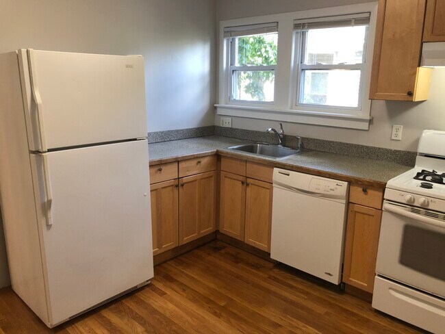 Foto del edificio - 9 Oak Square Ave