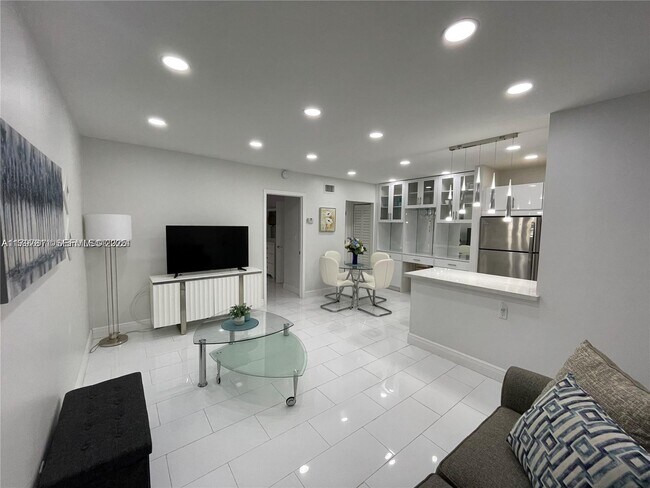 Foto del edificio - 1407 NE 56th St