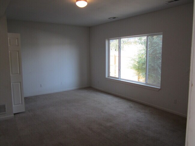 Foto del edificio - Great 3 bed 2.5 bath Townhome Style Duplex in Loveland