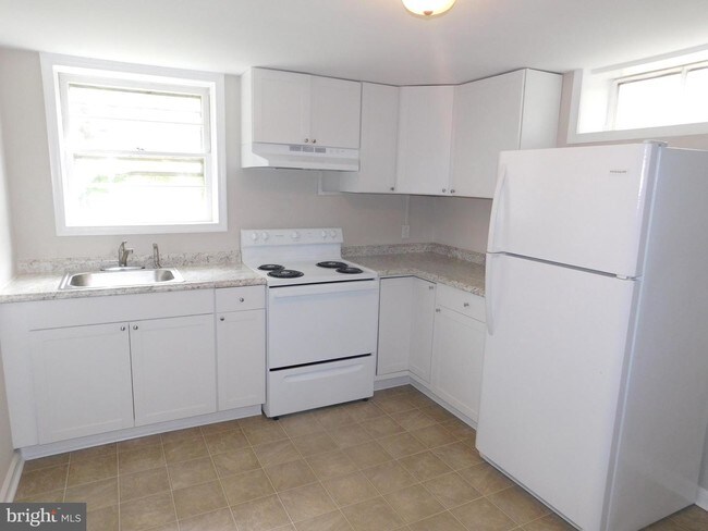 Building Photo - 117 Courtland Dr