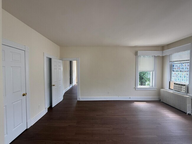 Foto del edificio - 395 Kirby Ave