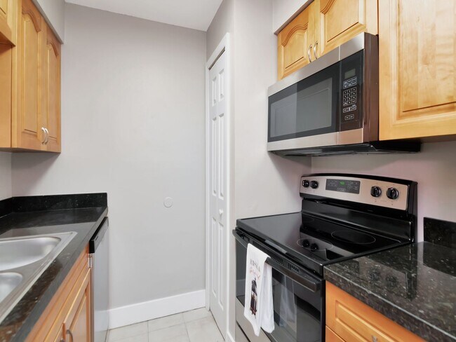 Foto del edificio - Ground Floor 2 Bedroom 2 Bath - Gated Comm...