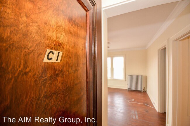 Building Photo - 547 Spring Rd