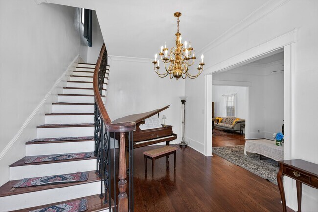 Foto del edificio - 1030 Burgundy St