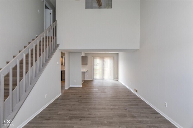Building Photo - 548 Paradise Wy W