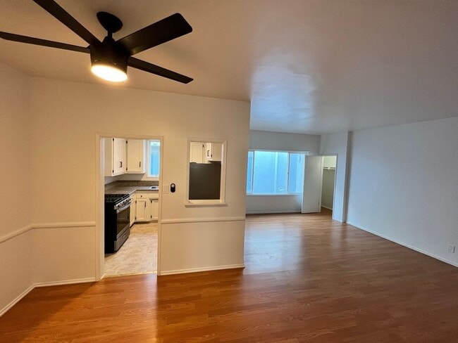 Building Photo - 1130 S Clark Dr