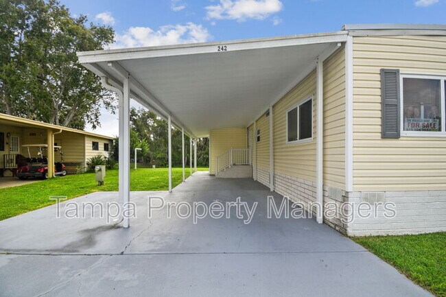 Foto del edificio - 242 Country Ln