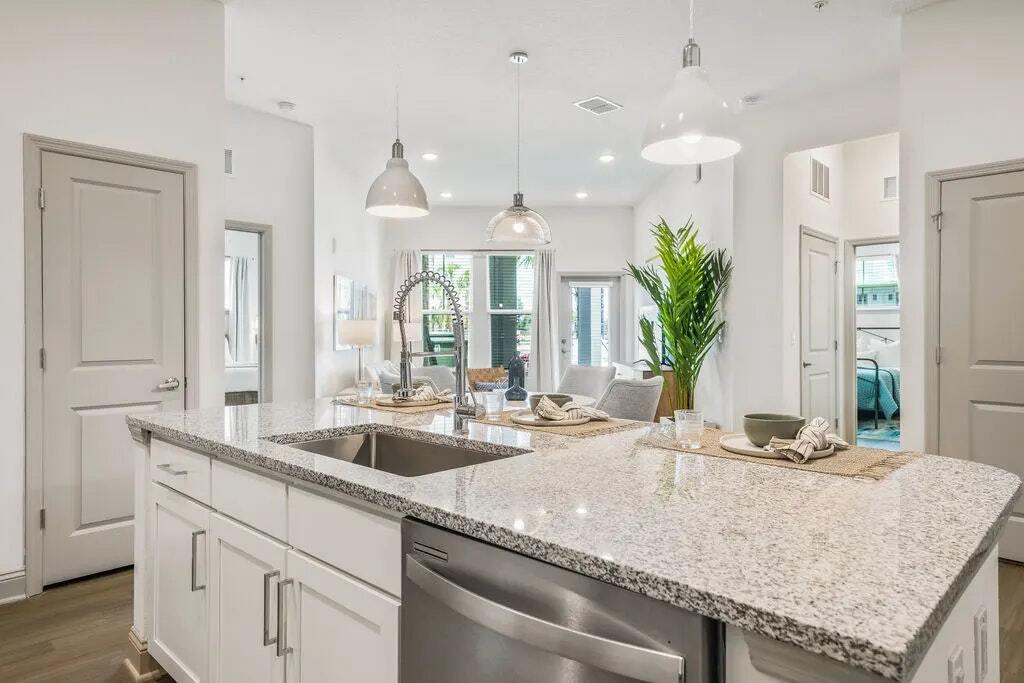 Foto principal - 7950 North Park Boulevard, Unit 5216