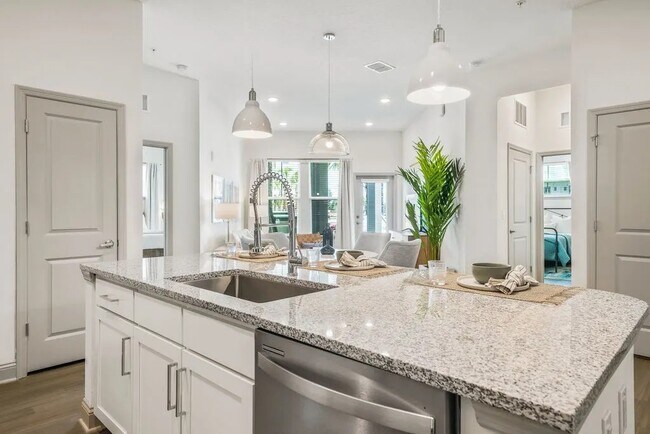 Foto del edificio - 7950 North Park Boulevard, Unit 2