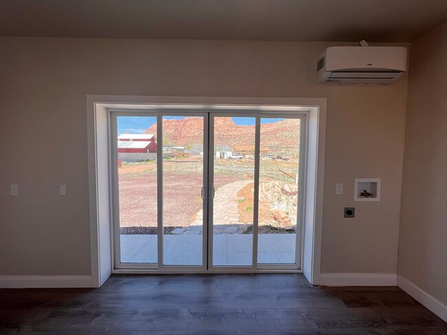 Building Photo - Remodeled Studio Apartment In Hildale