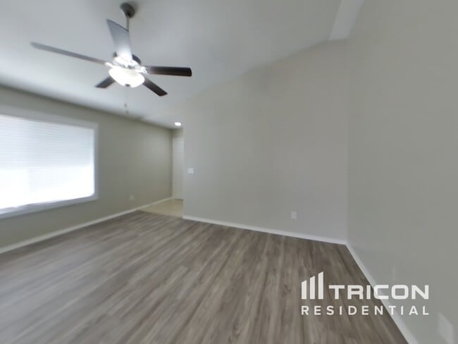Building Photo - 1492 E Stirrup Ln