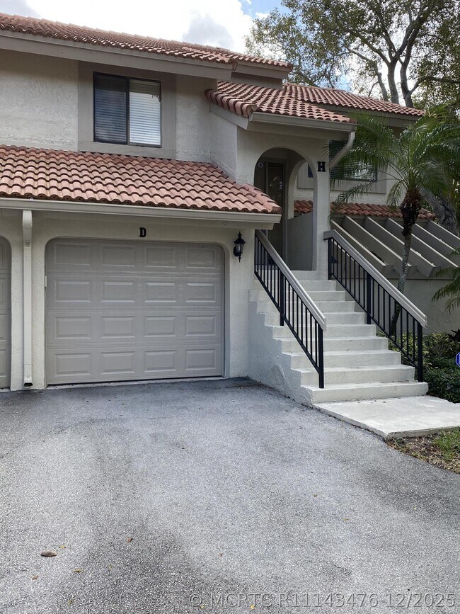 Building Photo - 5621 Coach House Cir