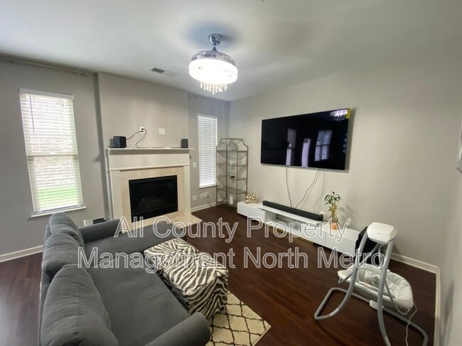 Building Photo - 3371 Castleberry Village Cir