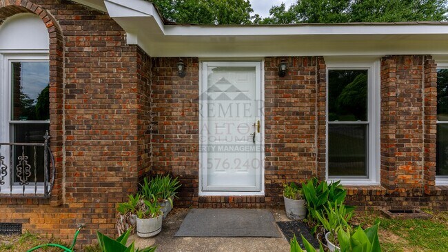 Building Photo - 563 Chandler Dr