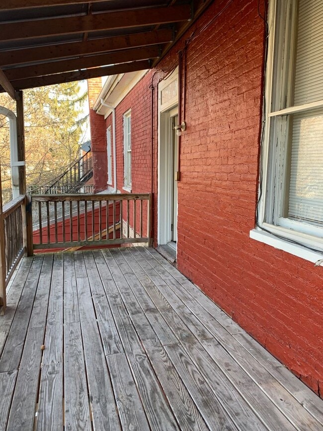 Foto del edificio - 135 S 2nd St