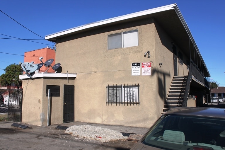 Building Photo - 1150 W 88th St