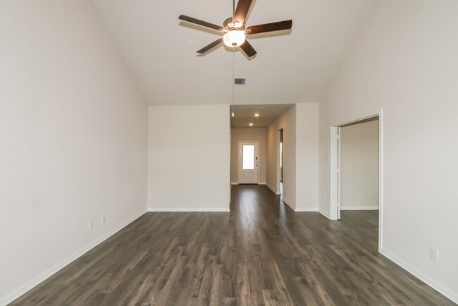 Building Photo - 428 Polly Grv Dr