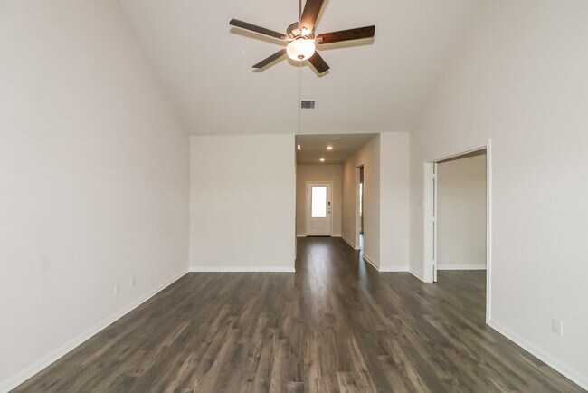 Foto del edificio - 428 Polly Grv Dr