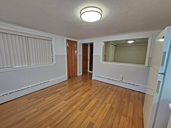 Building Photo - 216 5th St
