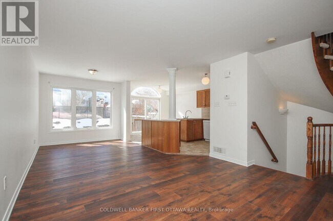 Photo du bâtiment - 328 Statewood Dr