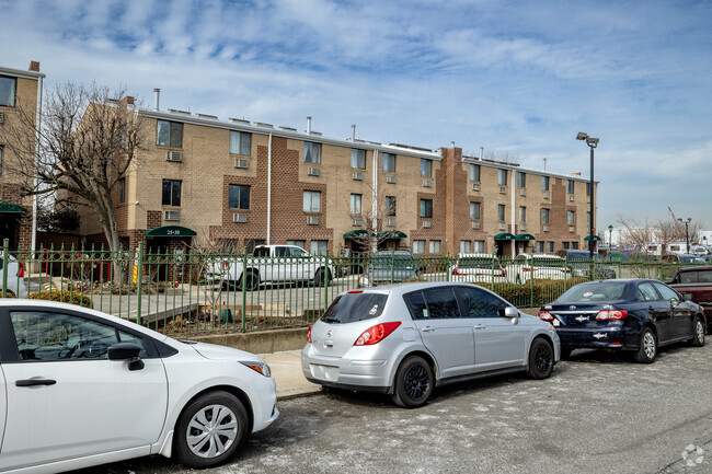 Building Photo - Skyline Terrace