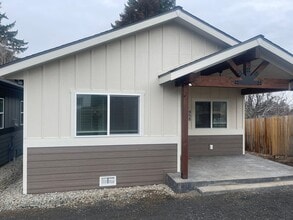 Building Photo - 458 N James Ave