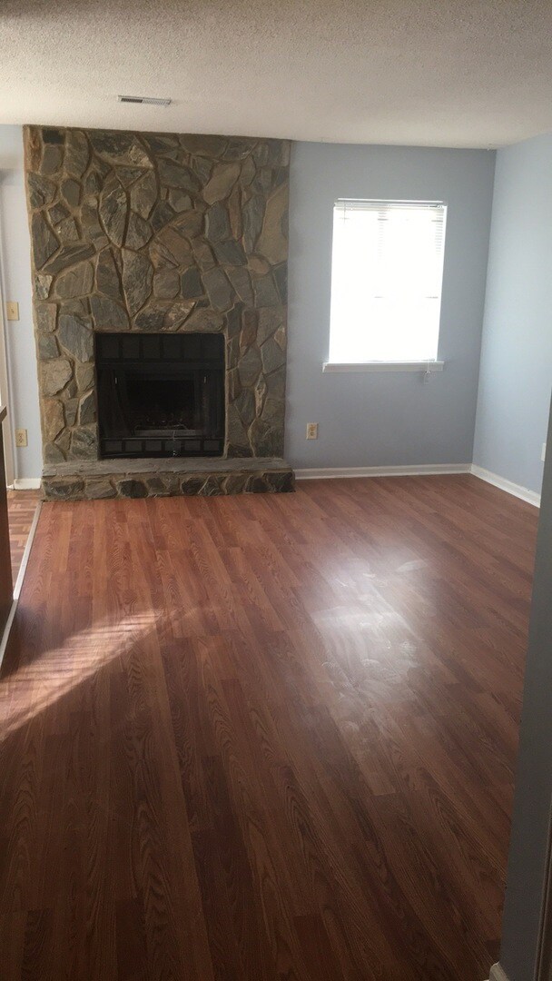 Foto del edificio - 6024 Spanish Oak Rd
