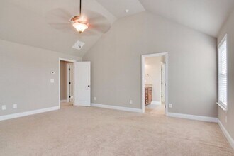 Building Photo - 260 Wentworth Pl Building Photo - 260 Wentworth Pl