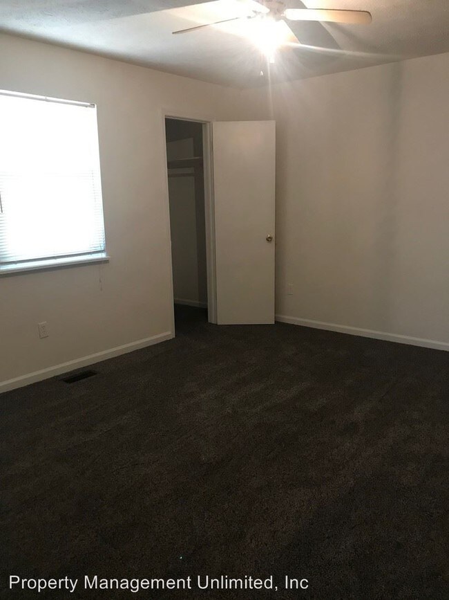 Building Photo - 7998 E Field Dr