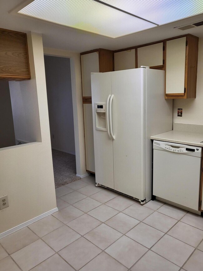 Building Photo - 813 Country Club Dr SE