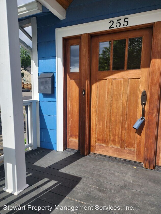 2 br, 1 bath House 255 Pacific Terrace House Rental in Klamath