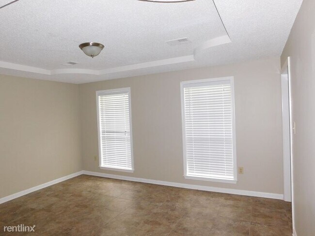 Foto del edificio - 4 br, 2.5 bath House - 4663 Meadow Cliff Dr