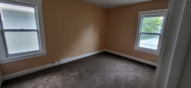 Building Photo - 281 Crestwood Ave