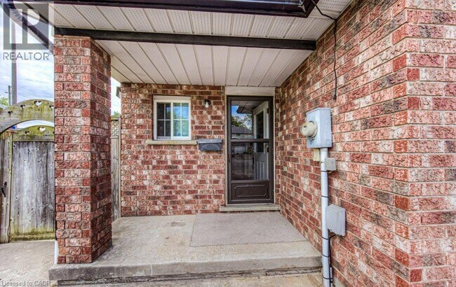 Building Photo - 2A PAISLEY Heights