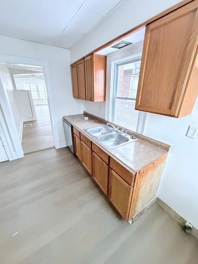 Foto del edificio - 3242-3242 Sycamore Rd