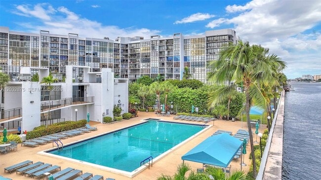 Foto del edificio - 1000 Parkview Dr