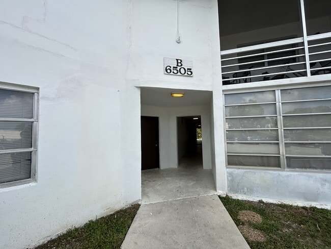 Building Photo - 6505 Winfield Blvd