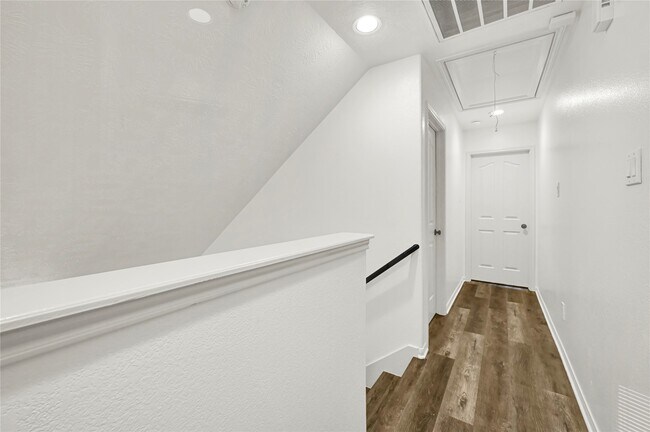 Foto del edificio - 11242 Valley Kings Dr