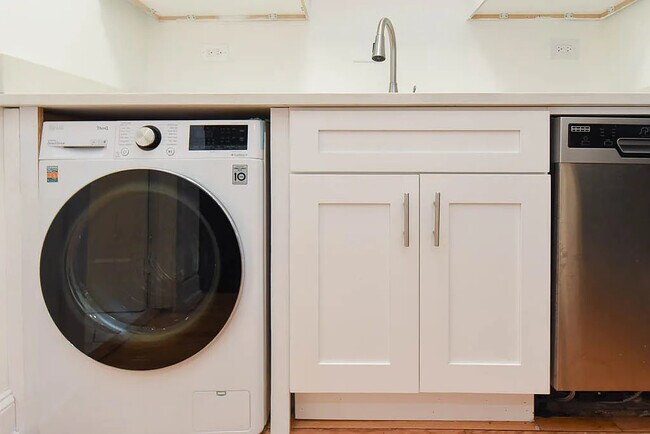 Foto del edificio - 1851 W Dickens Ave