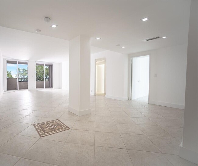 Building Photo - 141 Crandon Blvd