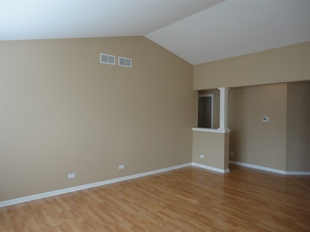 Foto del edificio - 546 Lakeview Dr