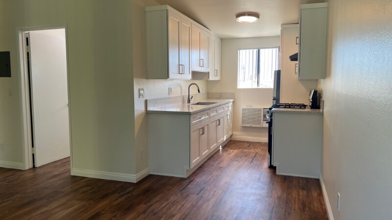 Foto principal - 7424 Radford Ave