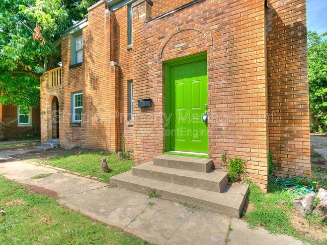 Photo - 1841 N Gatewood Ave Apartment