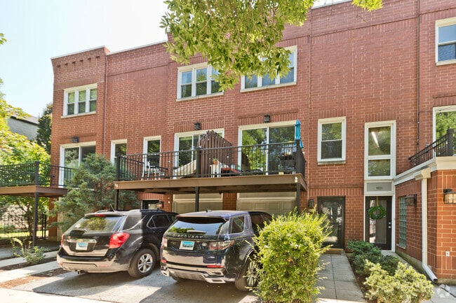 Building Photo - 1827 W Oakdale Ave